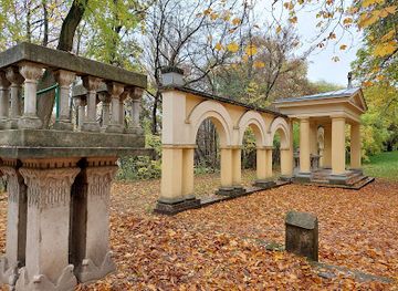 hungary/vac/attraction/millenniumi-emlekkut