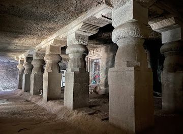 india/konkan-coast/attraction/jogeshwari-caves