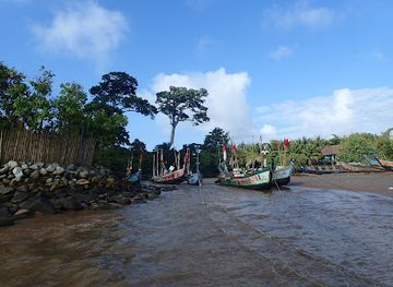 ghana/nzema/attraction/ahanta-waves-surf-school-camp