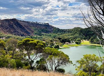 australia/limestone-coast/attraction/leg-of-mutton-lake