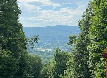 tennessee/lookout-mountain/attraction/guild-hardy-trailhead-lookout-mountain-trails