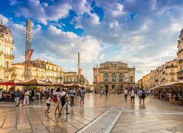 france/nimes/attraction/place-de-la-comedie