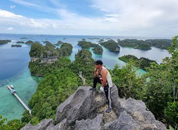 indonesia/raja-ampat/attraction/friwen-beach
