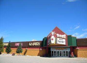 wisconsin/southeast-wisconsin/attraction/knuckleheads-trampoline-park-rides-bowling