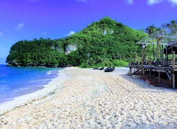 guam/ypao-beach-park/attraction/gun-beach-tumon