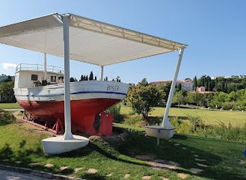 slovenia/izola/attraction/ribiska-barka-biser