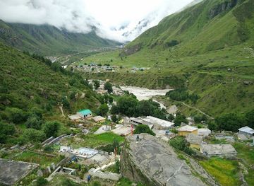 india/valley-of-flowers-national-park/attraction/the-cave-of-veda-vyasa