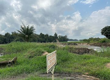 cameroon/edea/attraction/acces-interdit-sous-peine-de-poursuites