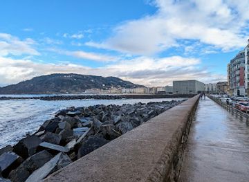spain/san-sebastian/parte-vieja-old-town/attraction/olatuen-begiratokia-mirador-de-las-olas