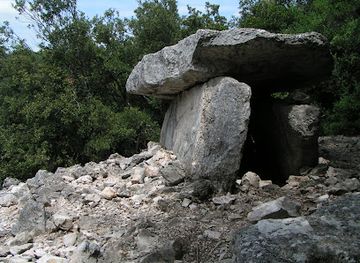 france/ardèche-gorges/attraction/chanet-dolmen