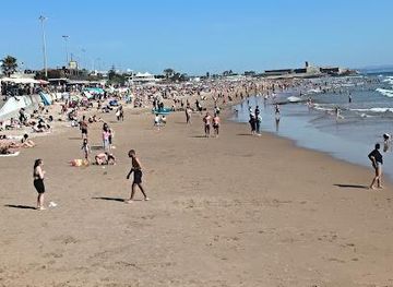 portugal/cascais/attraction/praia-de-carcavelos