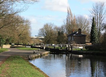 united-kingdom/middlesex/attraction/hanwell-flight-of-locks