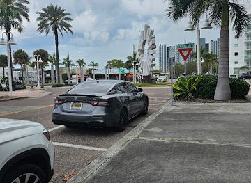florida/st-petersburg/attraction/roundabout-sun-art