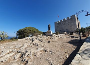 turkiye/kusadasi/long-beach/attraction/barbaros-hayrettin-pasa-heykeli