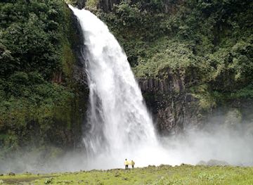 ecuador/napo-region/attraction/cascada-rio-malo
