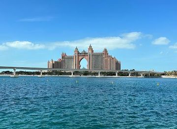 united-arab-emirates/dubai/attraction/the-pointe-palm-jumeirah-fountain-walk-north