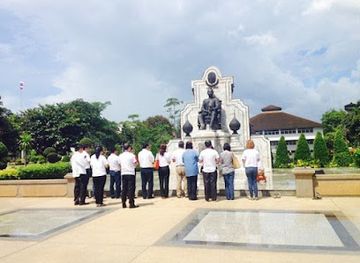 thailand/nakhon-si-thammarat/attraction/phrabomrachanusawari phrabatsamedsajulajomklaochaoayuhua