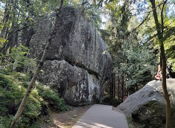 poland/stolowe-mountains/attraction/okret-w-blednych-skalach