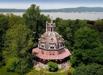 connecticut/greenwich-point-park/attraction/the-armour-stiner-octagon-house