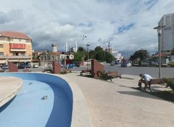 albania/lezhe/attraction/sheshi-demokracia