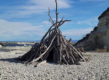 new-zealand/kaikoura/attraction/wood-teepee