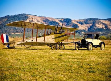 oregon/lincoln-county/attraction/western-antique-aeroplane-and-automobile-museum-waaam