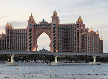 united-arab-emirates/palm-jumeirah/attraction/al-wajah-mamsha-shamali-nafourat-nakhlah-al-jumeirah