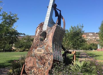utah/st-george/attraction/license-plate-guitar-sculpture