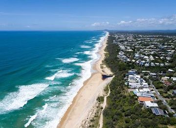 australia/noosa/attraction/sunshine-beach