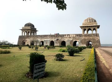 india/central-india/attraction/roopmati-pavilion