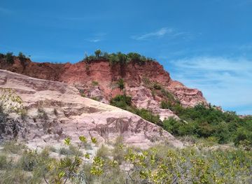 madagascar/majunga/soavita/attraction/cirque-rouge