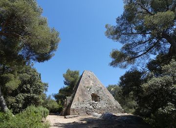 france/marseille-calanques/attraction/pyramide-du-roy-d-espagne