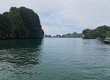 vietnam/ha-long/attraction/viet-hai