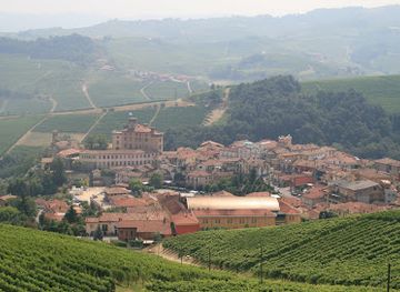 italy/roero/attraction/castello-comunale-falletti-di-barolo