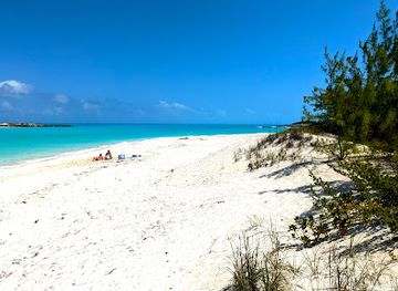 the-bahamas/ragged-island/attraction/tropic-of-cancer-beach