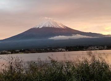japan/mount-fuji/attraction/lake-kawaguchi-art-gallery-lawn-square