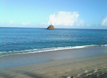 antigua-and-barbuda/valley-church-beach/attraction/hawksbill-rock
