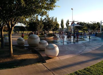 california/fresno/attraction/figarden-loop-park