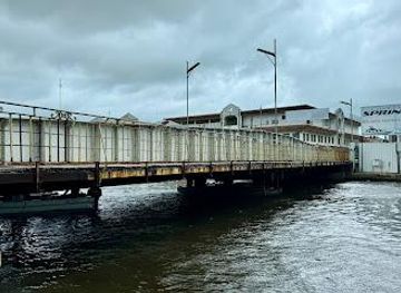 belize/belize-city/attraction/the-swing-bridge