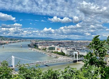 hungary/budapest/gellert-hill/attraction/kilatoterasz