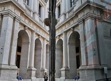 italy/lake-como/attraction/via-bartolomeo-colleoni