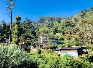 sri-lanka/nuwara-eliya-district/attraction/bomburu-ella-waterfall