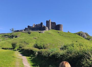 united-kingdom/dyfed/attraction/carreg-cennen-castle