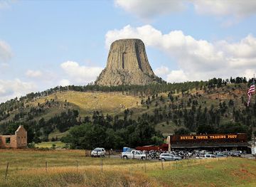 wyoming/devils-tower-national-monument/attraction/devils-tower