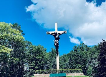 michigan/lower-peninsula/attraction/cross-in-the-woods-catholic-shrine-of-indian-river