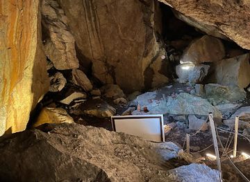 france/chamonix-mont-blanc/attraction/farinet-s-cave