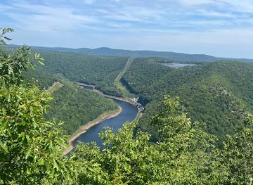 massachusetts/mohawk-trail-state-forest/attraction/raycroft-lookout