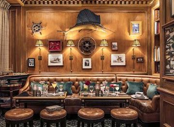 france/ile-de-france/attraction/bar-hemingway