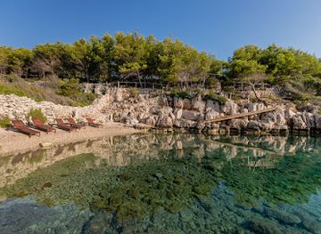 croatia/hvar-island/attraction/plage-cachee-glamping