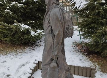 ukraine/skole-beskids/attraction/turyst-z-naftuseyu